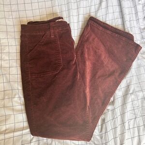 💫 faired
💫 tag size states “15/32W
💫 high rise
💫 kind of stretchy